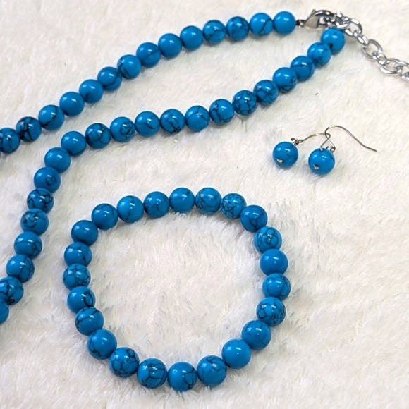 Vintage Blue Howelite Beaded Jewelry Set, Necklace, Bracelet, & Earrings - Picture 9 of 10